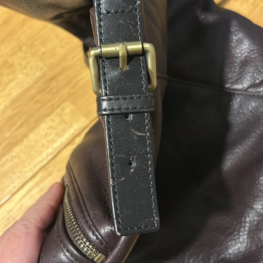 Danier leather fold over purse dark burgundy/wine colored with tan liner - Picture 5 of 8